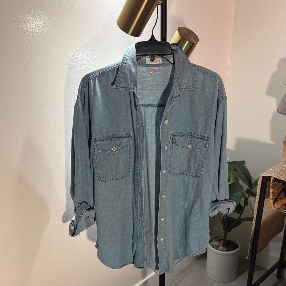 Classic denim VTG Legacy brand lite wash‎ shirt Med